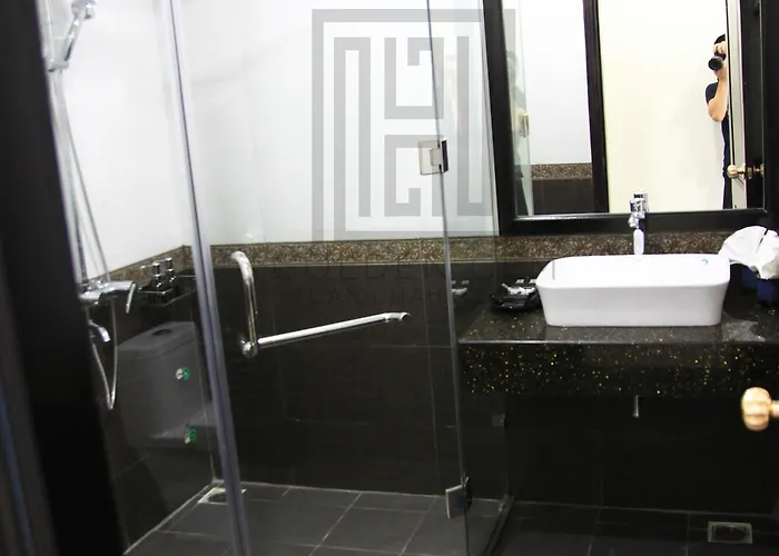 Golden Gem Tuan Chau Hotel 2*