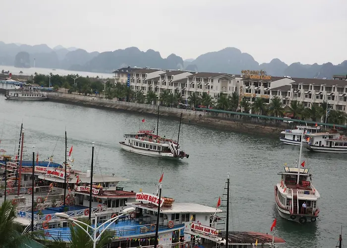 Golden Gem Tuan Chau Hotel 2*