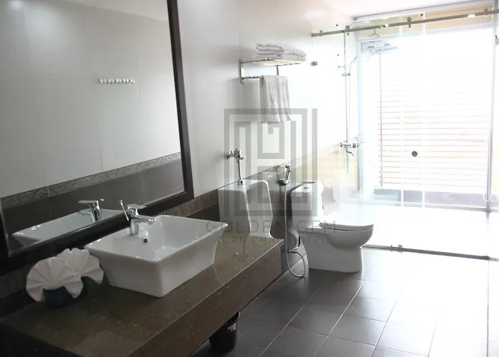 Golden Gem Tuan Chau Hotel 2*