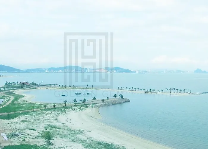 Golden Gem Tuan Chau Hotel